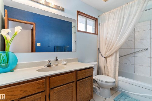 1863 104 Street, Edmonton, AB - Indoor Photo Showing Bathroom
