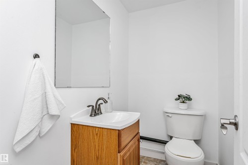 4708 45 Street, Gibbons, AB - Indoor Photo Showing Bathroom