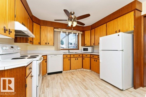 6719 31A Avenue, Edmonton, AB - Indoor Photo Showing Kitchen