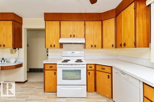 6719 31A Avenue, Edmonton, AB - Indoor Photo Showing Kitchen