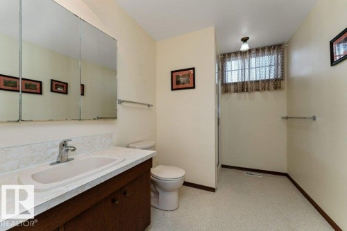 6719 31A Avenue, Edmonton, AB - Indoor Photo Showing Bathroom