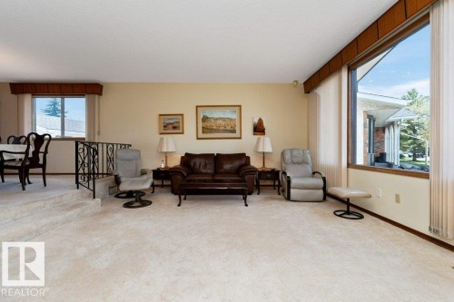 6719 31A Avenue, Edmonton, AB - Indoor Photo Showing Living Room