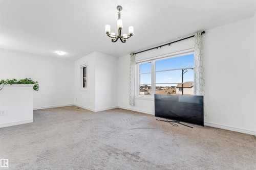 Spacious room featuring light-colored carpeting and white walls - 2292 Casey Crescent, Edmonton, AB - Indoor