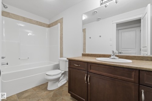 11523 80 Avenue, Edmonton, AB - Indoor Photo Showing Bathroom