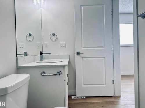 4843 115 Avenue, Edmonton, AB - Indoor Photo Showing Bathroom