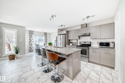 4404 6 Street, Edmonton, AB - Indoor Photo Showing Kitchen With Upgraded Kitchen