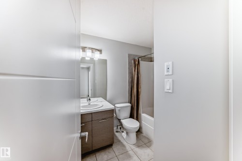 4404 6 Street, Edmonton, AB - Indoor Photo Showing Bathroom