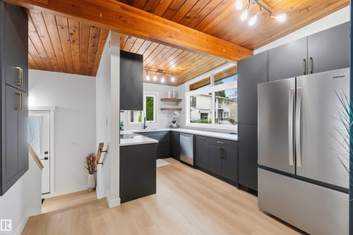 14627 60 Street, Edmonton, AB - Indoor Photo Showing Kitchen