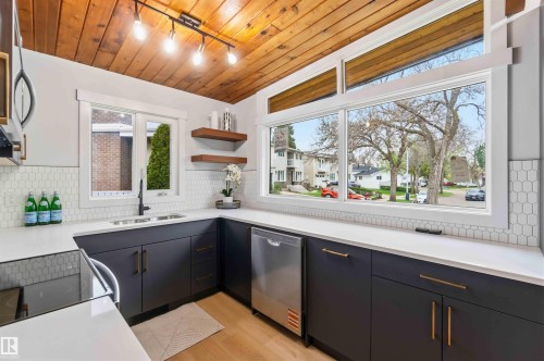 14627 60 Street, Edmonton, AB - Indoor Photo Showing Kitchen