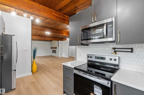 14627 60 Street, Edmonton, AB - Indoor Photo Showing Kitchen