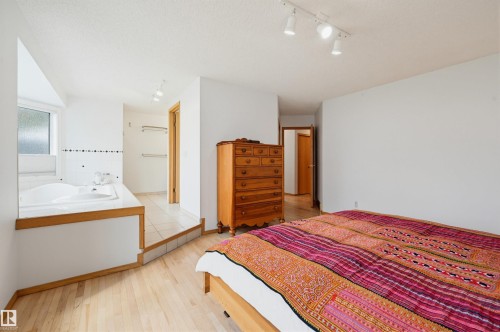 Spacious room with light wood-finish flooring - 317 Hollick-Kenyon Road, Edmonton, AB - Indoor Photo Showing Bedroom