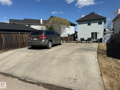Spacious concrete driveway accommodating multiple vehicles - 645 Windross Crescent, Edmonton, AB 