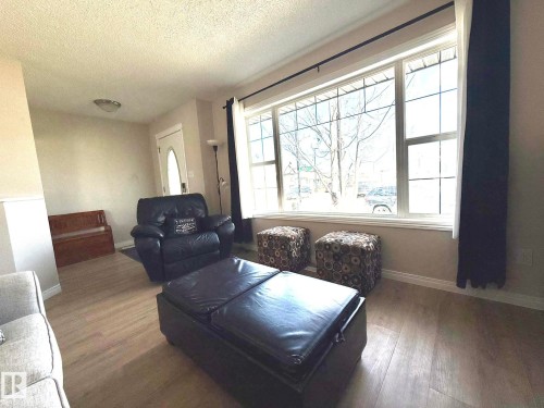 Expansive window featuring multiple panes and white trim - 645 Windross Crescent, Edmonton, AB 