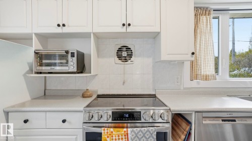 10651 61 Street, Edmonton, AB - Indoor Photo Showing Kitchen