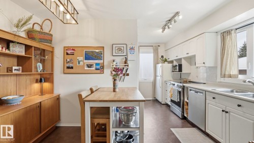 10651 61 Street, Edmonton, AB - Indoor Photo Showing Kitchen