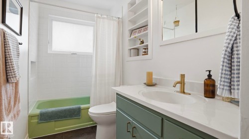 10651 61 Street, Edmonton, AB - Indoor Photo Showing Bathroom