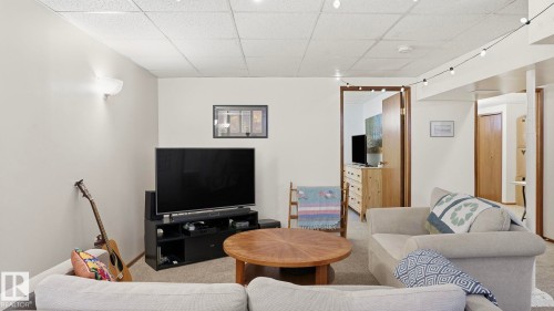10651 61 Street, Edmonton, AB - Indoor Photo Showing Living Room