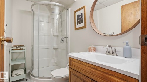 10651 61 Street, Edmonton, AB - Indoor Photo Showing Bathroom