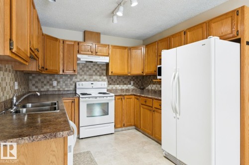 303 Twin Brooks Drive, Edmonton, AB - Indoor Photo Showing Kitchen With Double Sink