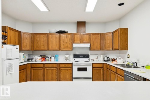 303 Twin Brooks Drive, Edmonton, AB - Indoor Photo Showing Kitchen With Double Sink