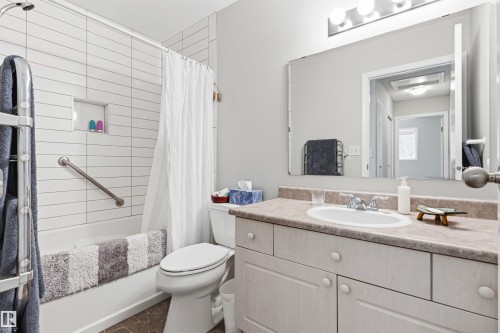 9638 108A Avenue, Edmonton, AB - Indoor Photo Showing Bathroom