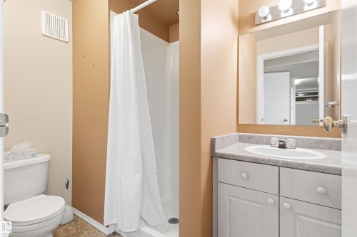 9638 108A Avenue, Edmonton, AB - Indoor Photo Showing Bathroom