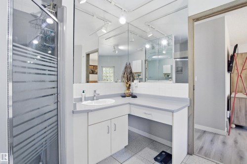 1116 111A Street, Edmonton, AB - Indoor Photo Showing Bathroom