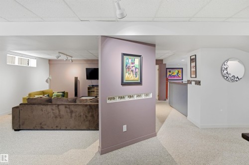 1116 111A Street, Edmonton, AB - Indoor