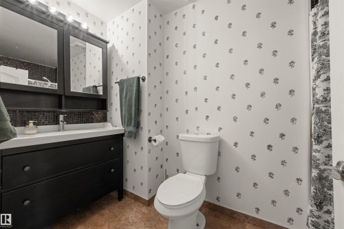 5101 45 Avenue, Leduc, AB - Indoor Photo Showing Bathroom