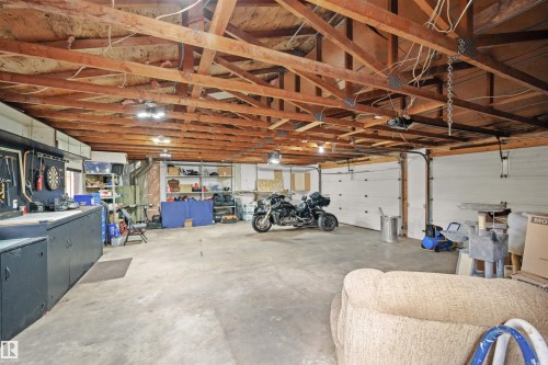 5101 45 Avenue, Leduc, AB - Indoor Photo Showing Garage
