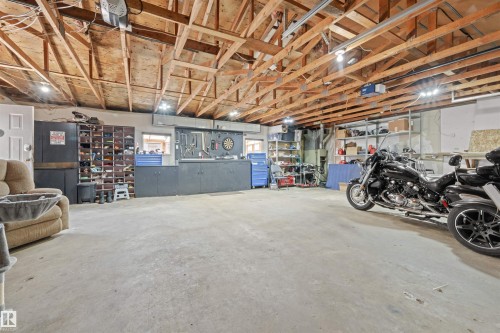 5101 45 Avenue, Leduc, AB - Indoor Photo Showing Garage