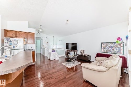 15112 139 Street, Edmonton, AB - Indoor Photo Showing Living Room