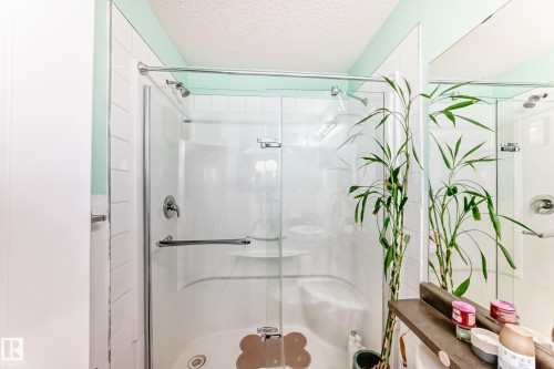 15112 139 Street, Edmonton, AB - Indoor Photo Showing Bathroom