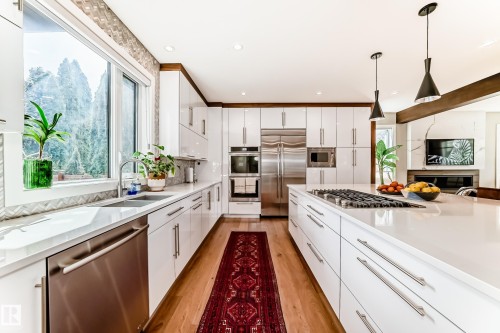 9235 148 Street, Edmonton, AB - Indoor Photo Showing Kitchen With Double Sink With Upgraded Kitchen