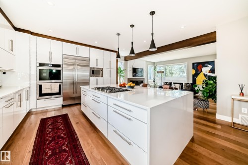 9235 148 Street, Edmonton, AB - Indoor Photo Showing Kitchen With Upgraded Kitchen