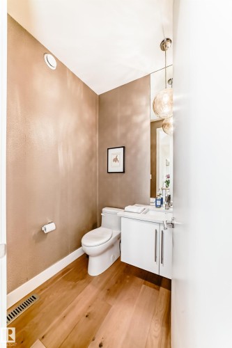 9235 148 Street, Edmonton, AB - Indoor Photo Showing Bathroom