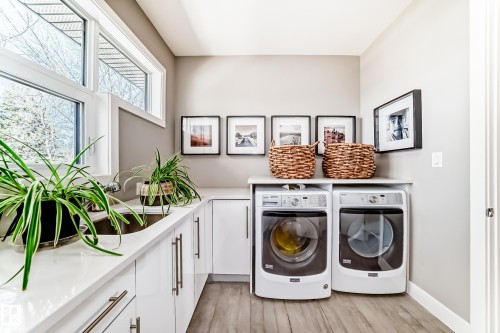 9235 148 Street, Edmonton, AB - Indoor Photo Showing Laundry Room