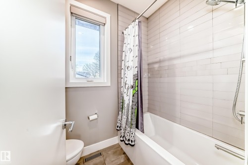 9235 148 Street, Edmonton, AB - Indoor Photo Showing Bathroom