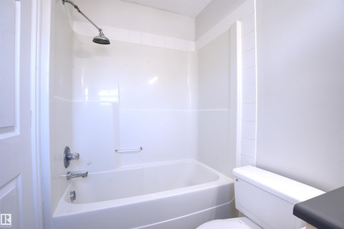 145 Crocus Crescent, Sherwood Park, AB - Indoor Photo Showing Bathroom