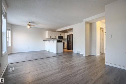 145 Crocus Crescent, Sherwood Park, AB - Indoor Photo Showing Kitchen