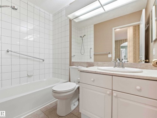 146 Oeming Road, Edmonton, AB - Indoor Photo Showing Bathroom