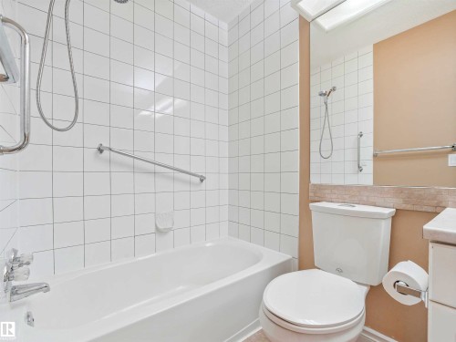146 Oeming Road, Edmonton, AB - Indoor Photo Showing Bathroom