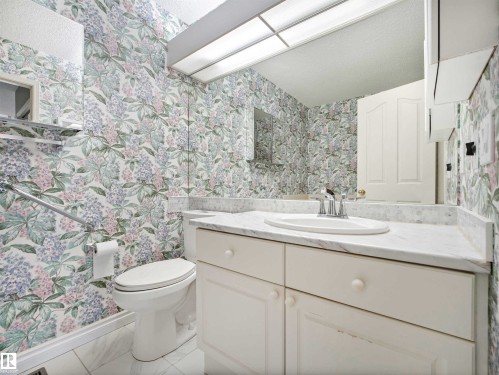 146 Oeming Road, Edmonton, AB - Indoor Photo Showing Bathroom