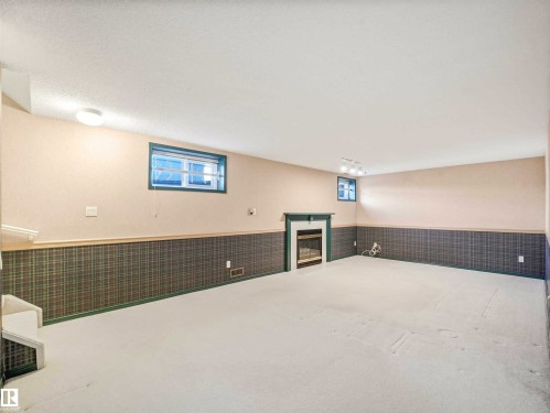 146 Oeming Road, Edmonton, AB - Indoor Photo Showing Other Room