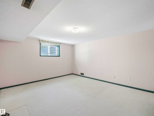 146 Oeming Road, Edmonton, AB - Indoor Photo Showing Other Room