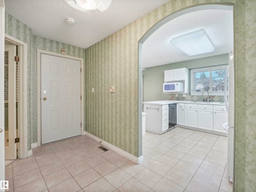 146 Oeming Road, Edmonton, AB - Indoor