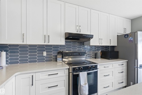 107 Michigan Street, Devon, AB - Indoor Photo Showing Kitchen
