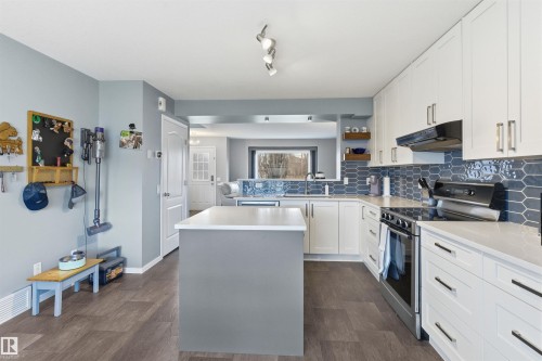 107 Michigan Street, Devon, AB - Indoor Photo Showing Kitchen