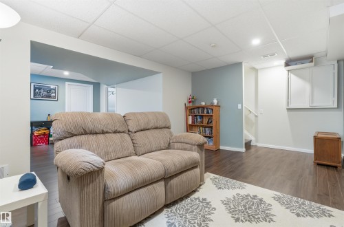 107 Michigan Street, Devon, AB - Indoor