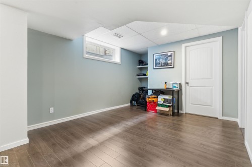 107 Michigan Street, Devon, AB - Indoor